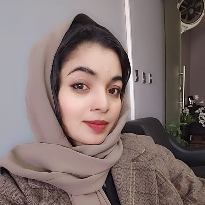 Ms. Sara Khan